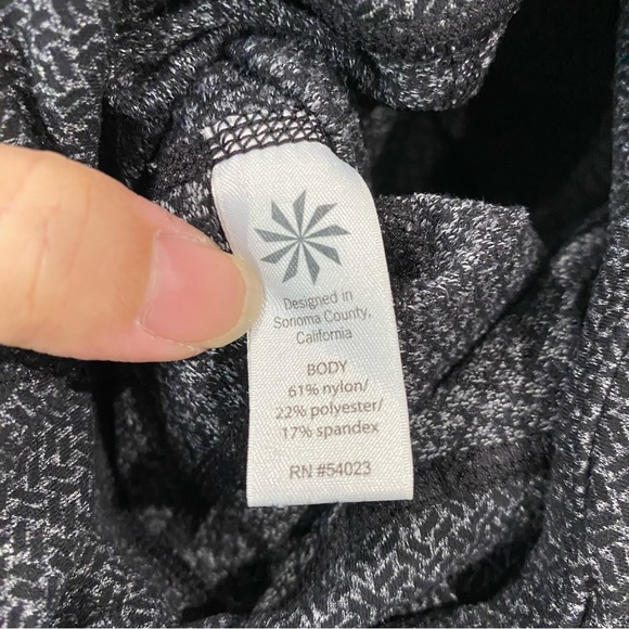 Athleta Active 3/4th Length Patterned Leggings Dark Grey Medium - Picture 5 of 8